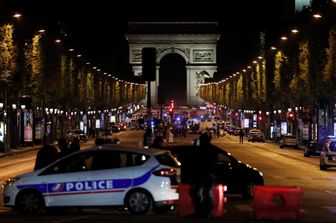 Terrore a Parigi: attacco con Kalashnikov