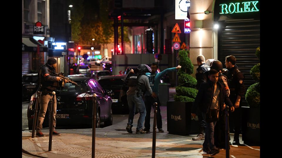 &nbsp;Terrore a Parigi: attacco con Kalashnikov&nbsp;