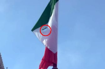 bandiera strappata&nbsp;