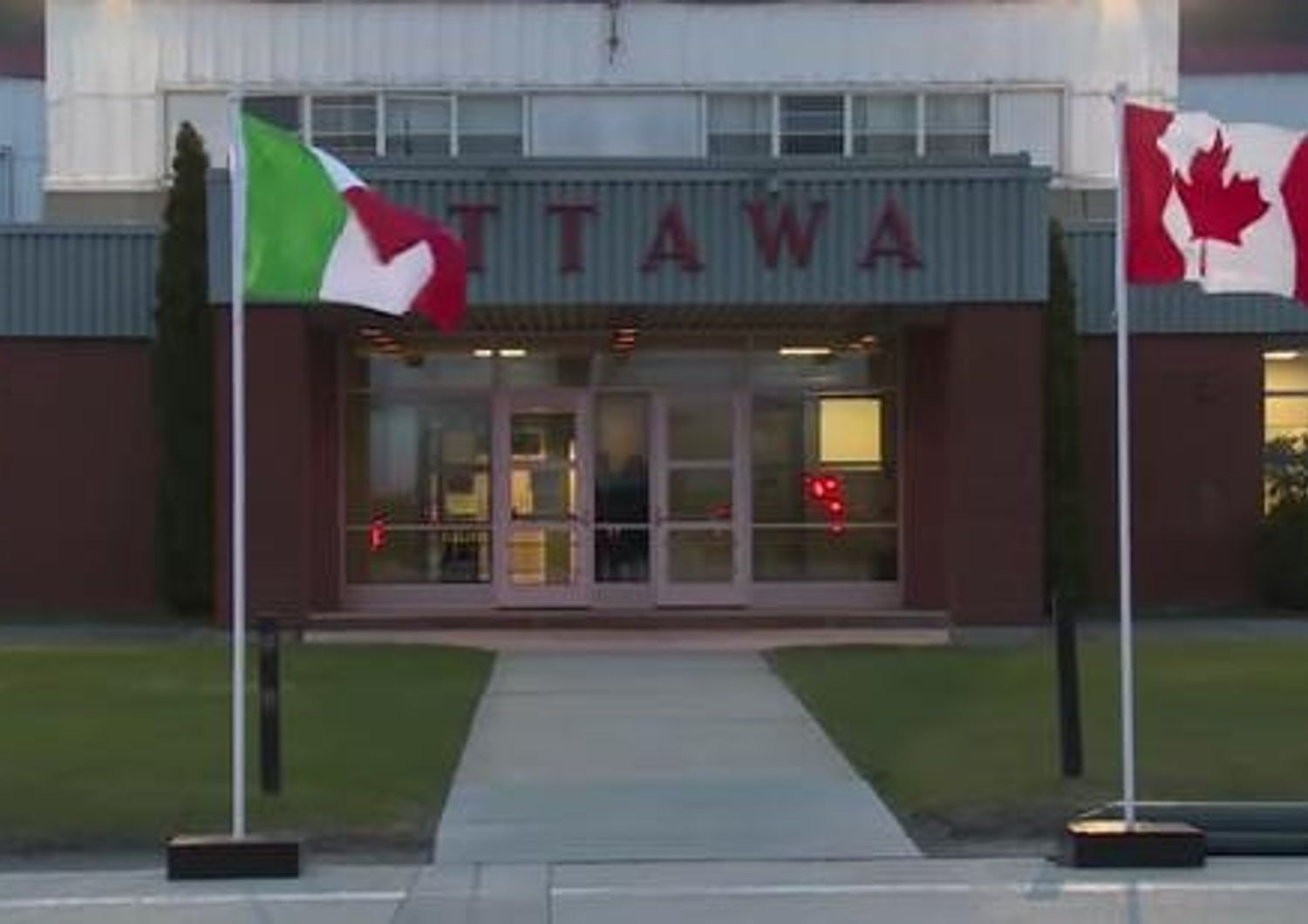&nbsp;Gentiloni in Canada aeroporto Ottawa