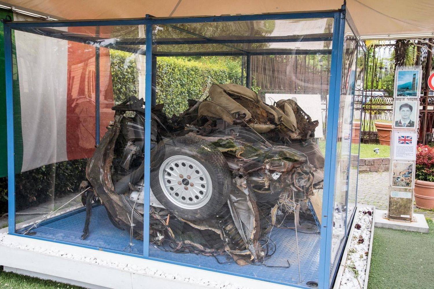 La Quarto Savona 15,l'auto di servizio su cui viaggiava anche Antonio Montinaro, capo scorta di Giovanni Falcone