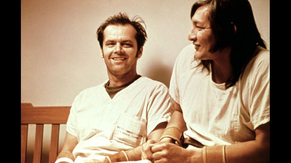 Qualcuno vol&ograve; sul nido del cuculo, regia di Milo&scaron; Forman (1975)