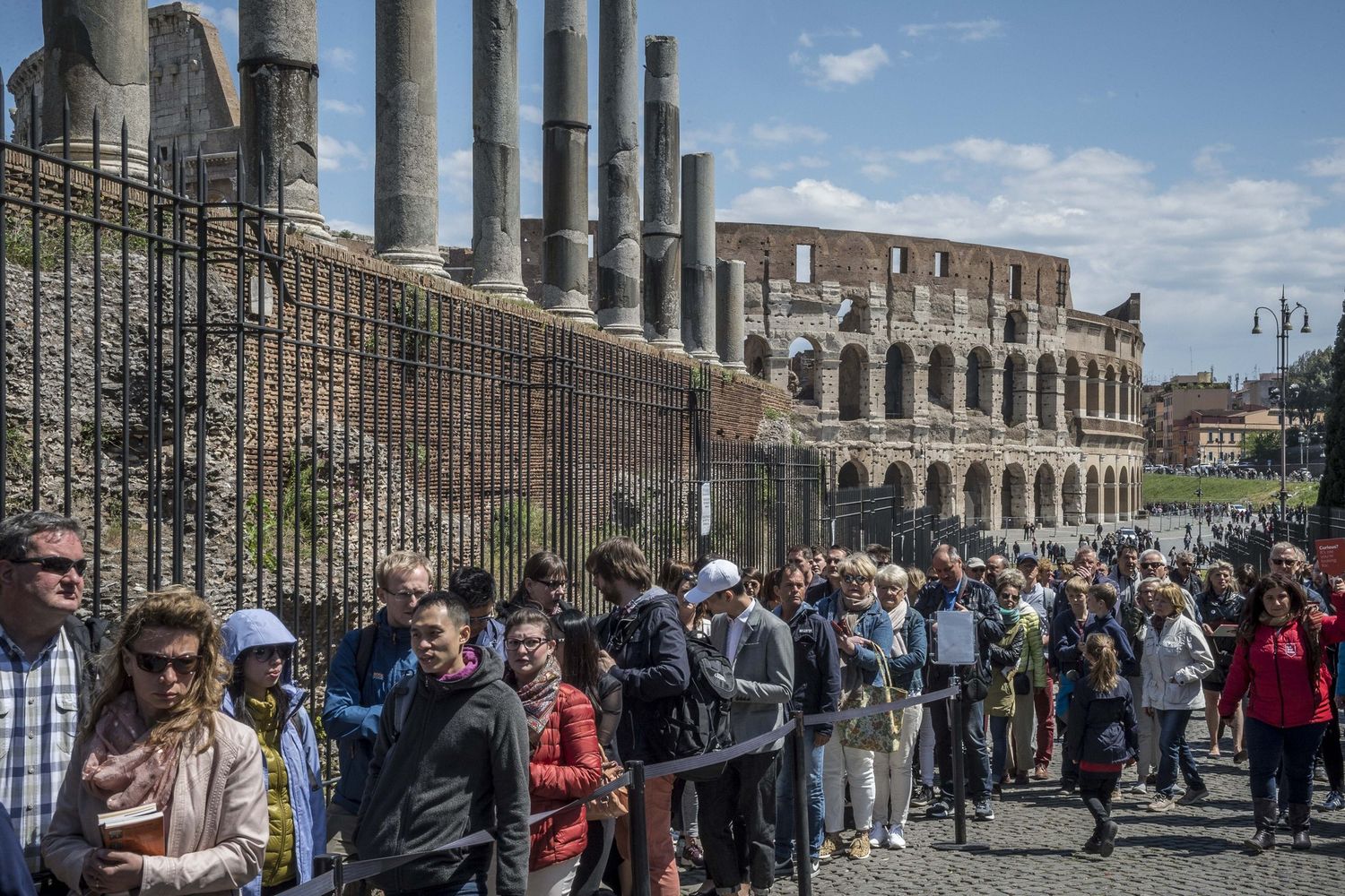 Roma - Turisiti in zona Colosseo e Palatino (Agf)&nbsp;