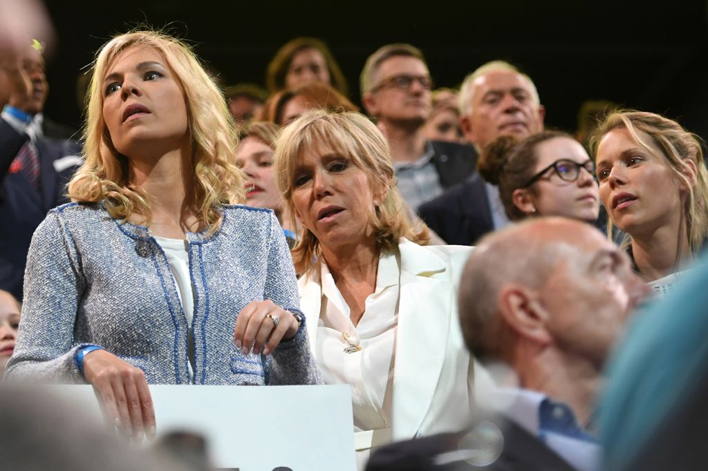 &nbsp;Brigitte Macron con le figlie Tiphaine Auziere e Laurence Auziere-Jourdan (Afp)