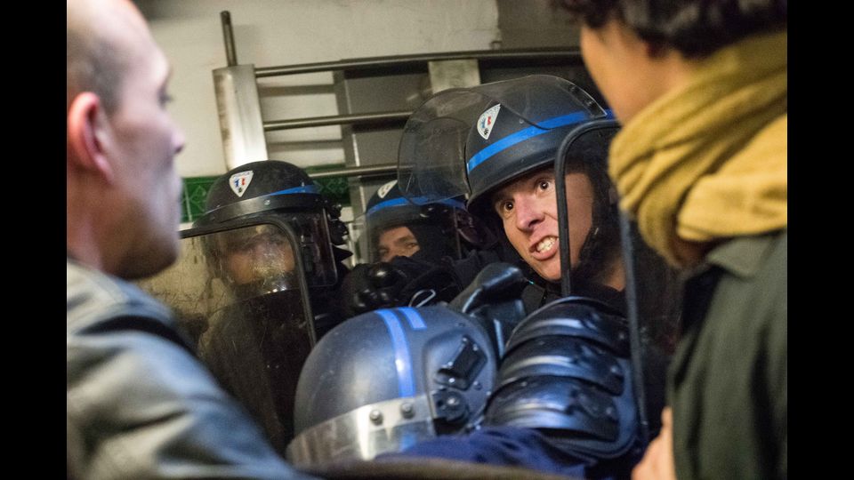 Scontri a Parigi (Afp)