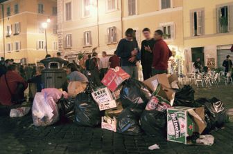Rifiuti Roma - Campo de' Fiori (Agf)&nbsp;