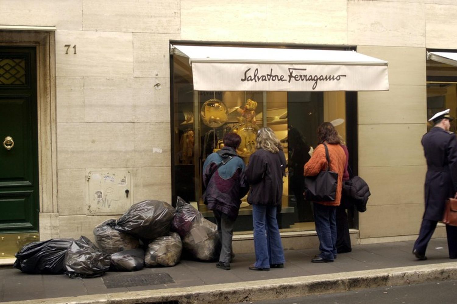 Rifiuti Roma - Via Condotti (Agf)&nbsp;