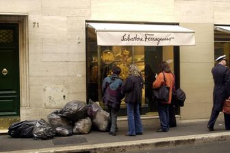 Rifiuti Roma - Via Condotti (Agf)&nbsp;