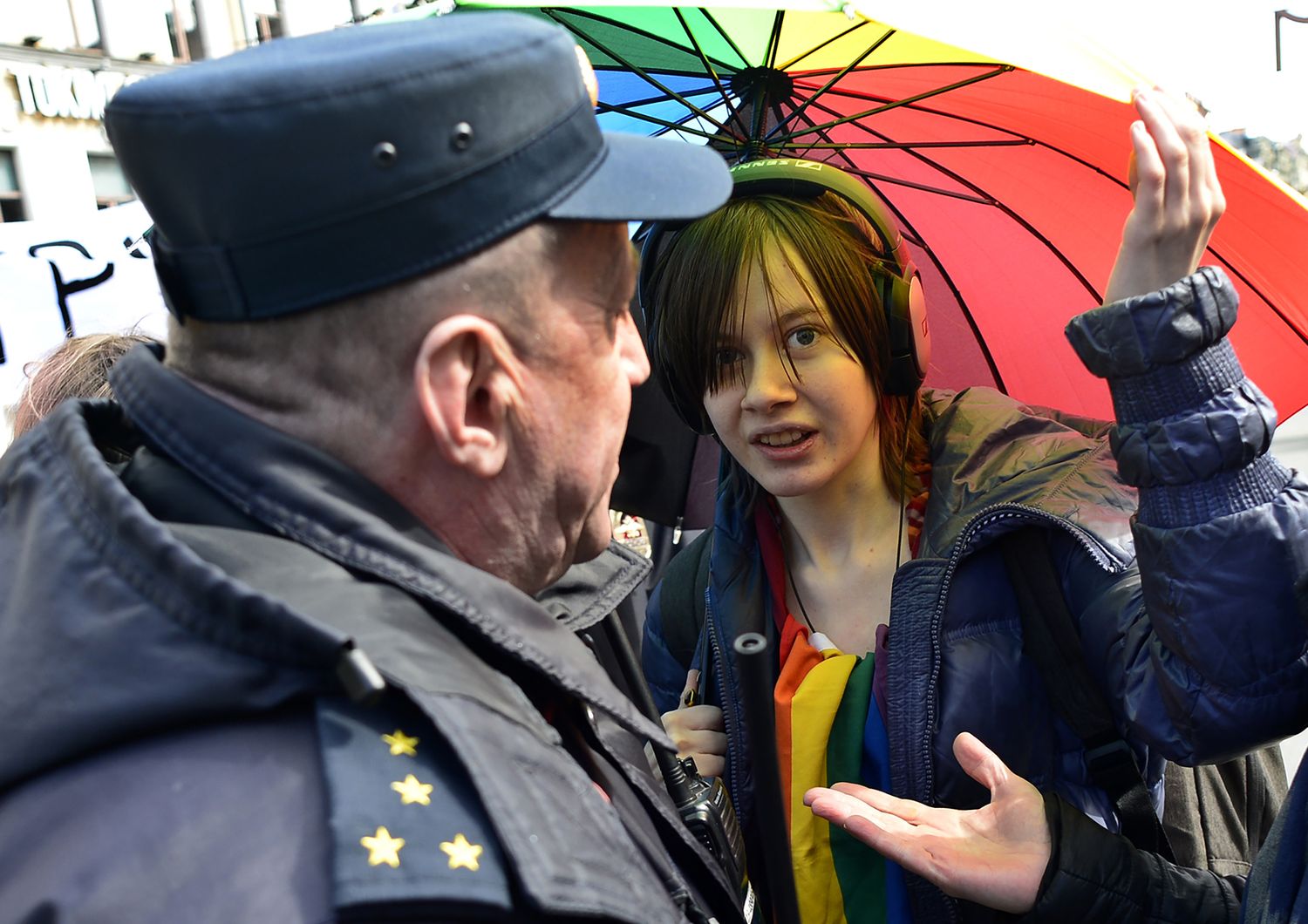 Arresti e disordini anche in Russia: a San Pietroburgo 18 persone della comunit&agrave; Lgbt sono state fermate mentre stavano protestando contro la persecuzione nei confronti degli omosessuali in Cecenia. 1 maggio, scontri a San Pietroburgo - foto Afp&nbsp;