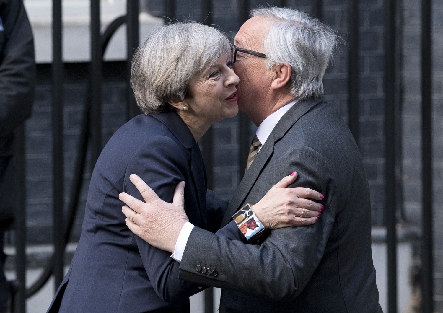 La cena tra Juncker e Theresa May &egrave; stata &quot;un disastro&quot;