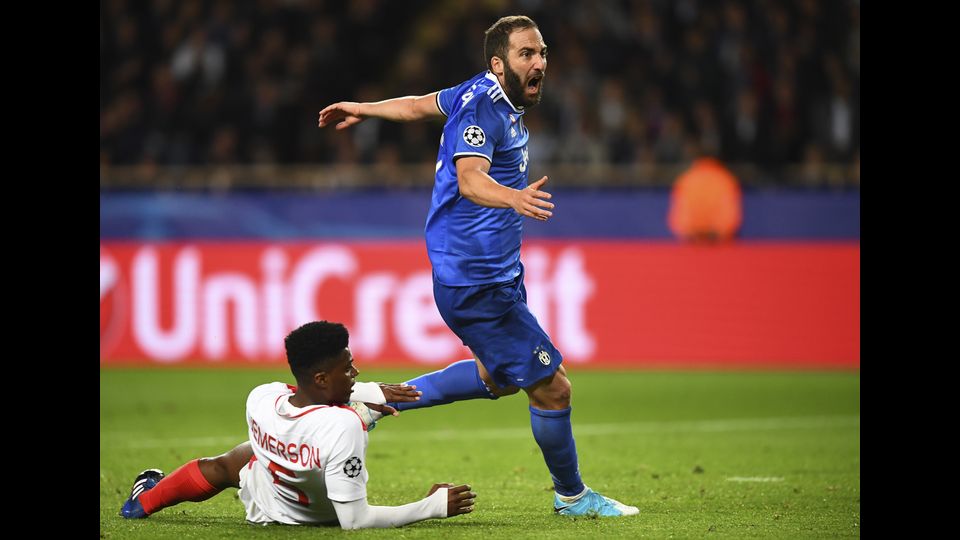 &nbsp;Higuain festeggia dopo il gol (Afp)