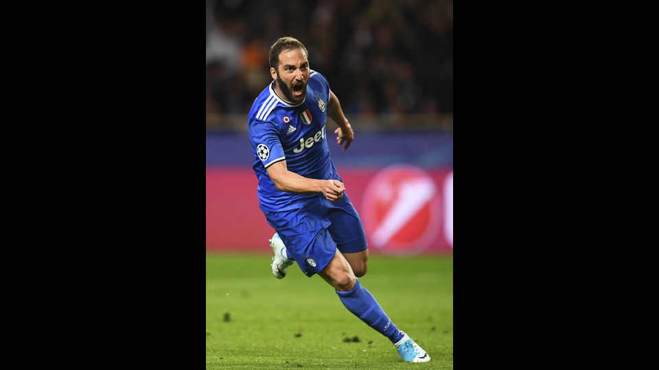 &nbsp;Higuain festeggia dopo il gol (Afp)