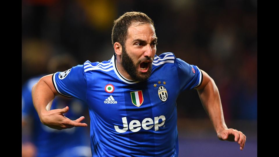 &nbsp;Higuain festeggia dopo il gol (Afp)