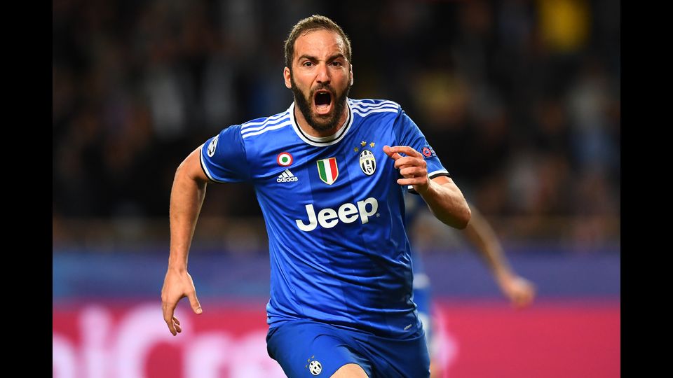 &nbsp;Higuain festeggia dopo il gol (Afp)