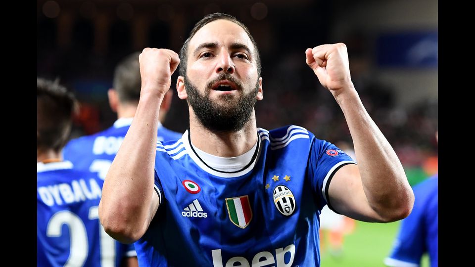 &nbsp;Higuain festeggia dopo il gol (Afp)