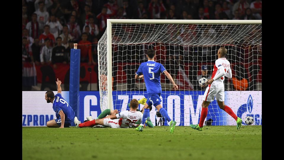 &nbsp;Higuain dopo aver segnato il suo secondo gol (Afp)