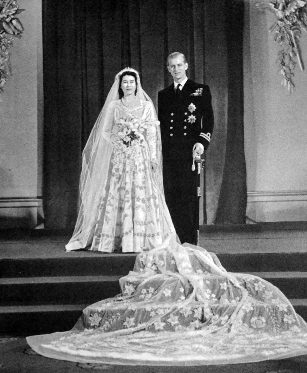 &nbsp;Elisabetta e il principe Filippo nel giorno del matrimonio - Afp