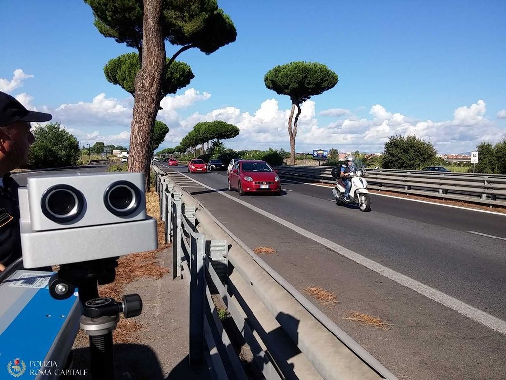&nbsp;I nuovi autovelox su Via Cristoforo Colombo, Roma. (Foto Polizia Roma Capitale)