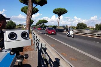 &nbsp;Autovelox su Via Cristoforo Colombo, Roma. (Foto Polizia Roma Capitale)