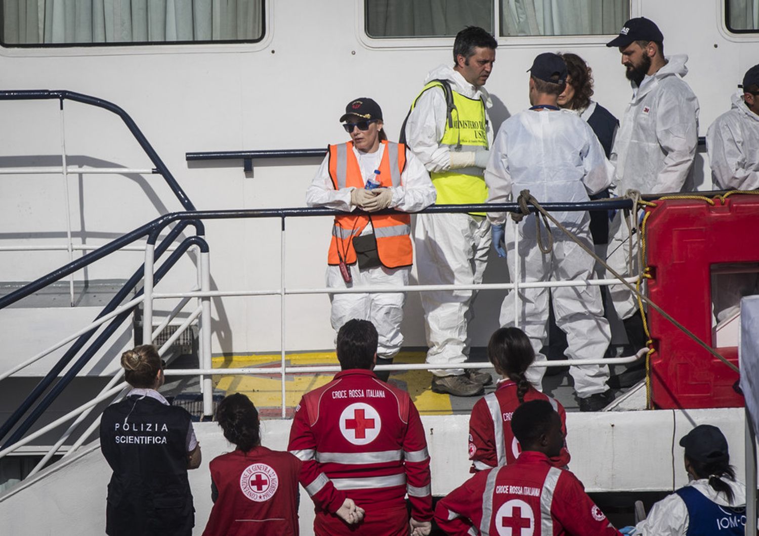 Catania, immigrati, la nave Phoenix della Ong MOAS