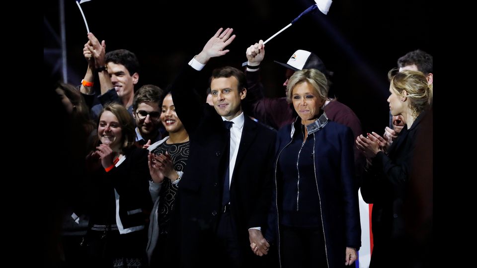 La festa al Louvre per l'elezione di Emmanuel Macron - Foto Afp &nbsp;