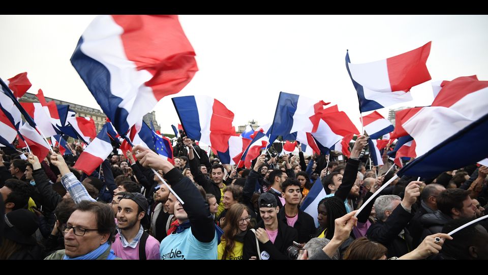 La festa al Louvre per l'elezione di Emmanuel Macron - Foto Afp&nbsp;