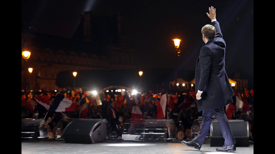 La festa al Louvre per l'elezione di Emmanuel Macron -&nbsp;Foto Afp&nbsp;
