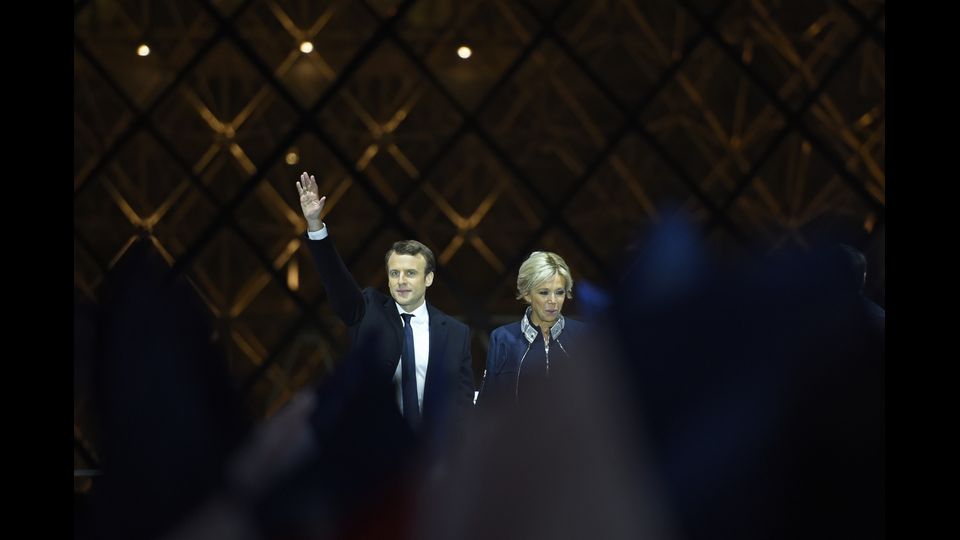 &nbsp;La festa al Louvre per l'elezione di Emmanuel Macron - Foto Afp
