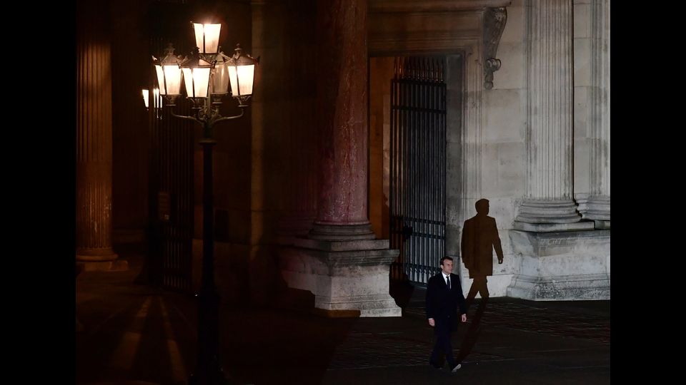 La festa al Louvre per l'elezione di Emmanuel Macron -&nbsp; Foto Afp