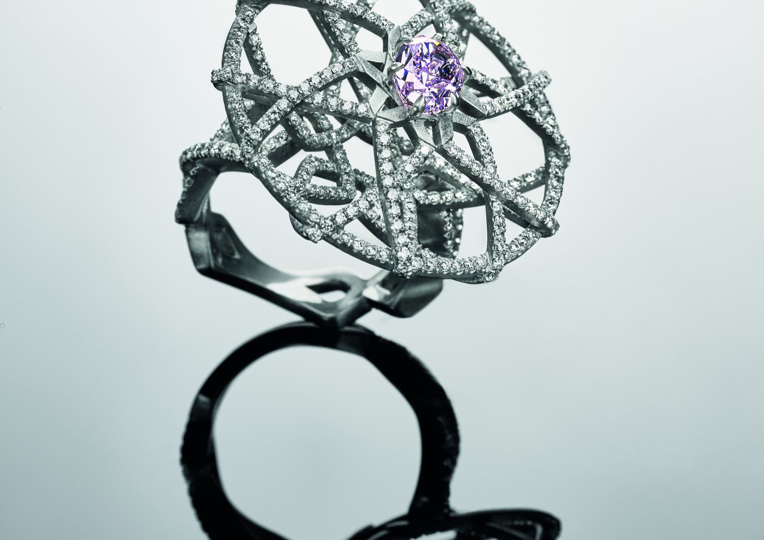Un diamante lilla da 2 milioni di euro esposto a Venezia