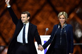 Macron con la moglie Brigitte (Afp)&nbsp;