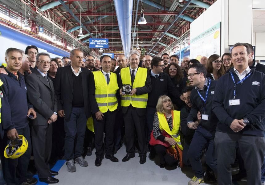Paolo Gentiloni alla Magneti Marelli - foto Presidenza del Consiglio