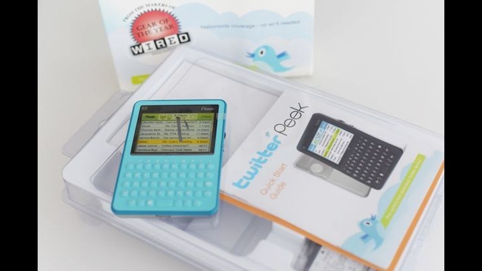 Twitter Peek, dispositivo per usare Twitter. Nonostante le successive versioni potevano utilizzare anche Facebook e altri social network, la produzione fu dismessa nel 2012