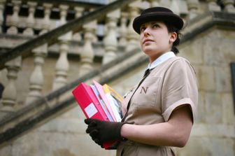 La formazione al Norland College mira a incarnare il modello di una moderna Mary Poppins. Il prestigioso college di Bath, in Inghilterra sud-occidentale, da pi&ugrave; di 100 anni ha addestrato la cr&egrave;me de la cr&egrave;me delle bambine del mondo, ricercata dai ricchi e dai potenti (Afp)