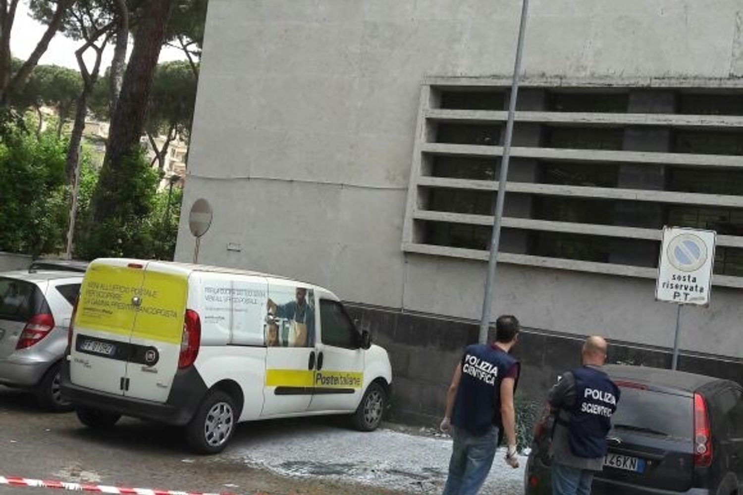 Esplosione a Roma in via Marmorata (foto di Castellano)&nbsp;