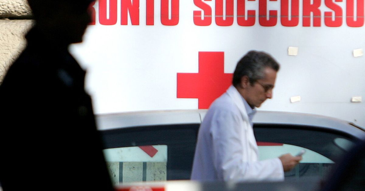 Sora: 17enne ferito con coltello fuori dalla scuola. L