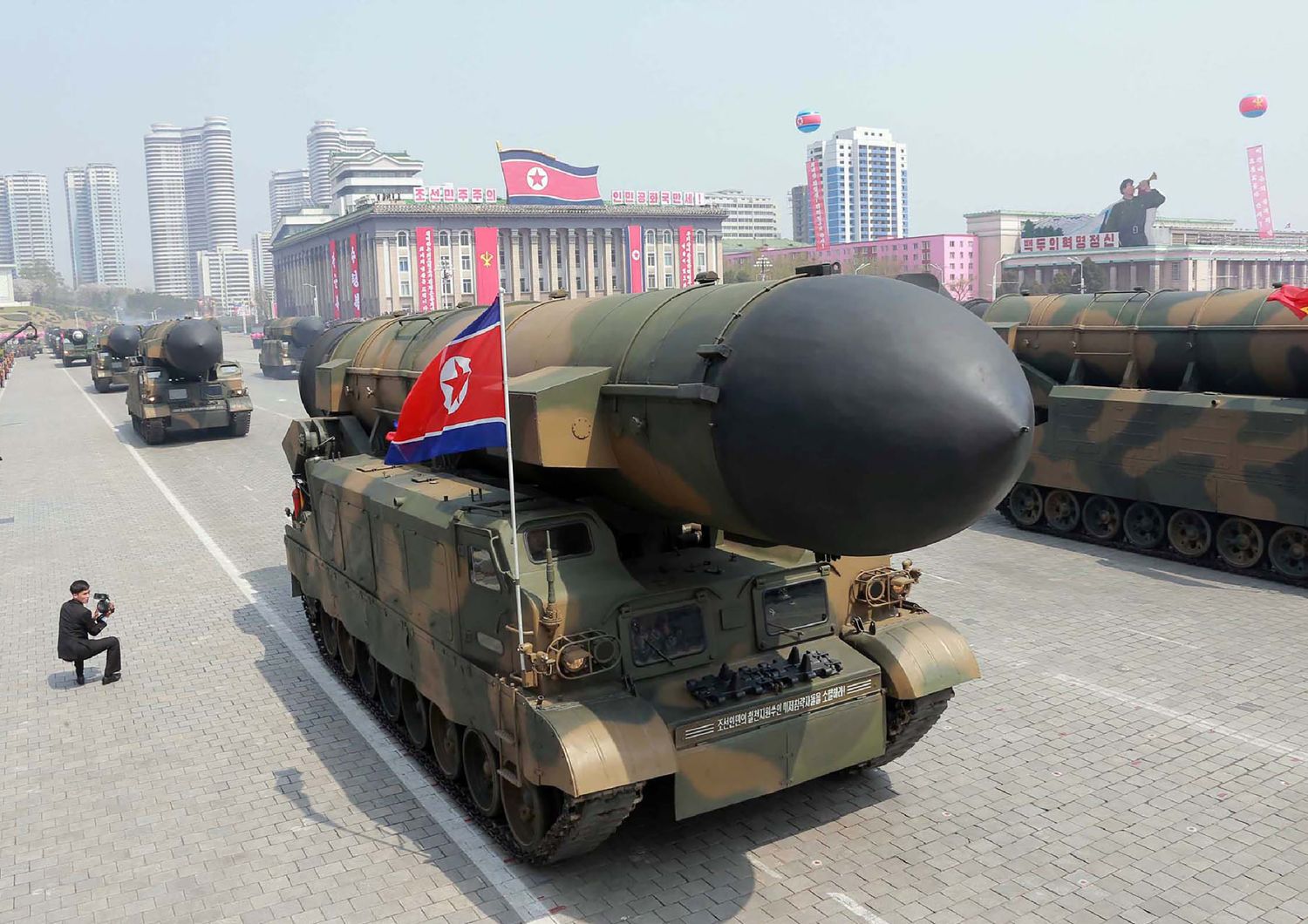 Missili in parata in Corea del Nord