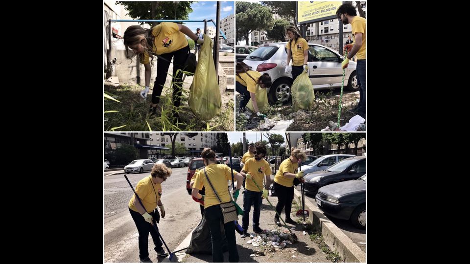 &nbsp;Emergenza rifiuti, magliette gialle, volontari ripuliscono la citt&agrave; (foto da Elisa Trincia)