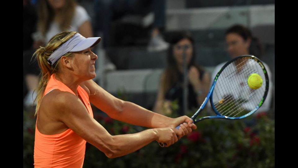 A stretto giro di posta Maria ha diffuso il seguente comunicato: &quot;Mi scuso per essermi dovuta ritirare nel match di oggi a causa di un infortunio alla coscia sinistra. Mi sottoporr&ograve; a tutti gli esami necessari per assicurarmi che non sia niente di grave. Voglio ringraziare il torneo per avermi dato l'opportunit&agrave; di giocare ancora in questo evento cos&igrave; speciale&quot;.(Afp)