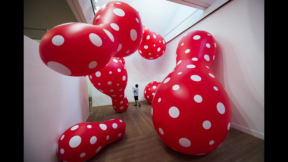 Un'installazione di Yayoi Kusama che fa parte della serie 'Dots Obsession', esposta nel 2016 al Museum of Modern Art di Stoccolma.(Afp)