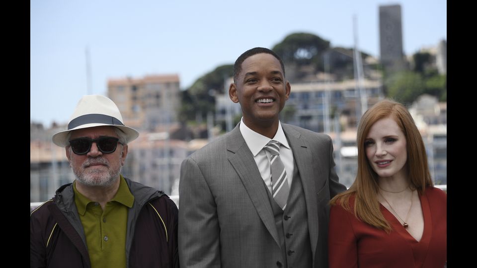 &nbsp;Pedro Almodovar con Will Smith e Jessica Chastain (Afp)