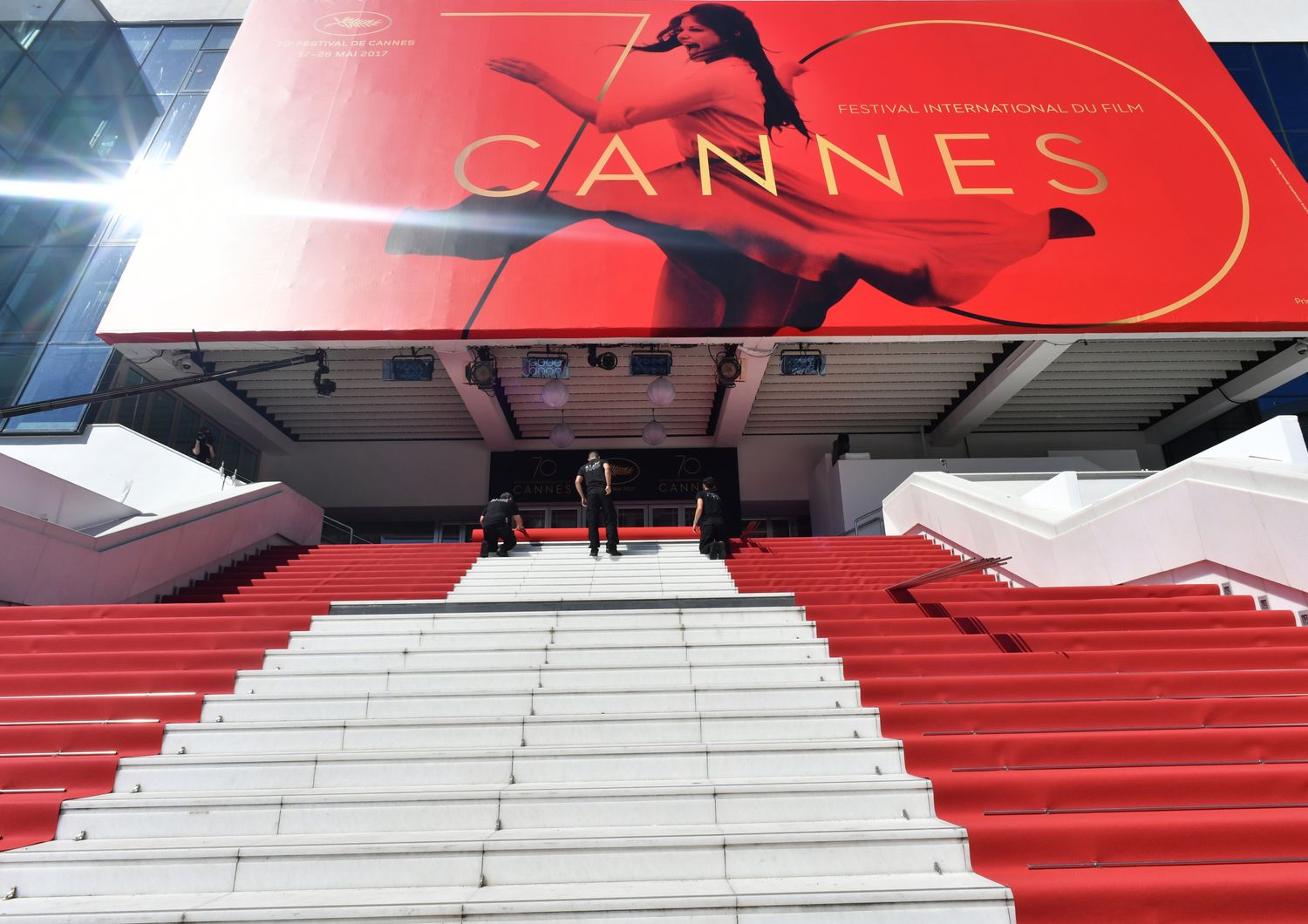 &nbsp;Gli ultimi ritocchi per il 70mo Festival di Cannes (Afp)
