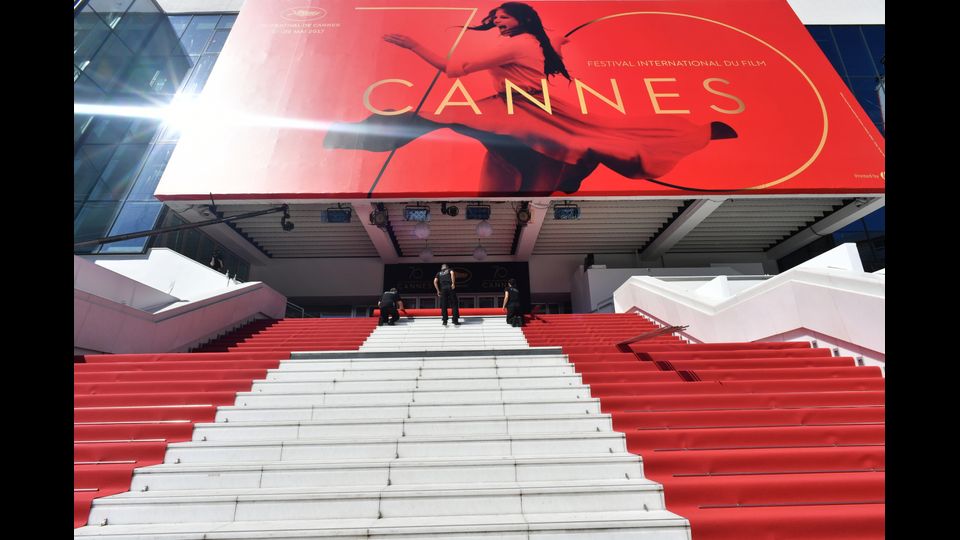 &nbsp;Gli ultimi ritocchi per il 70mo Festival di Cannes (Afp)