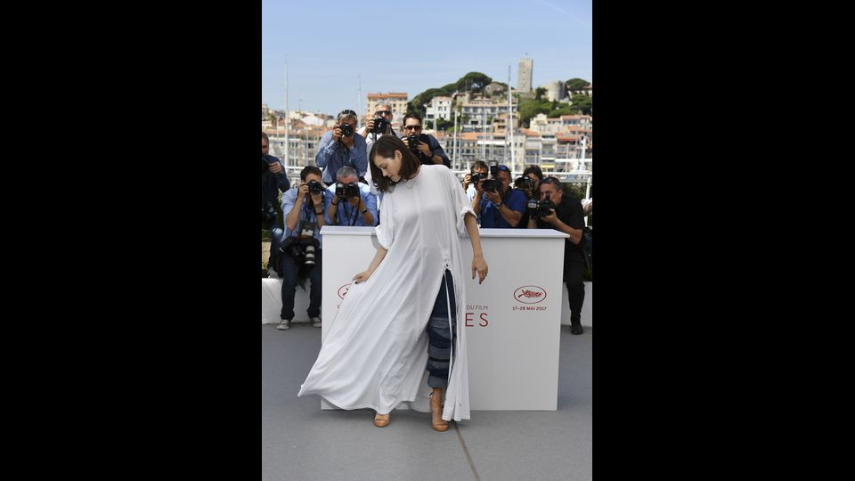 &nbsp;L'attrice francese Marion Cotillard a Cannes per il film 'Ismael's Ghosts' (Afp)