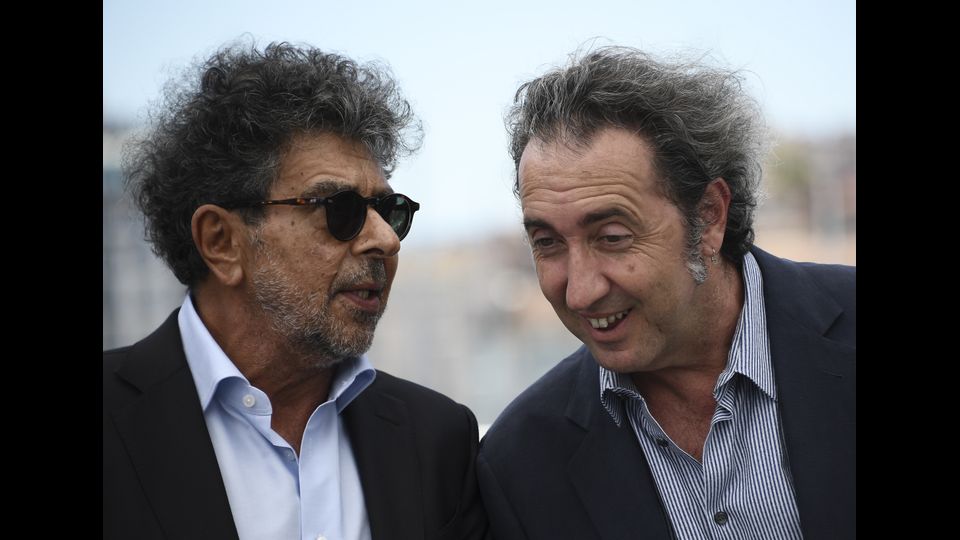&nbsp;L'attore francese Gabriel Yared con il regista e membro della giuria Paolo Sorrentino (Afp)