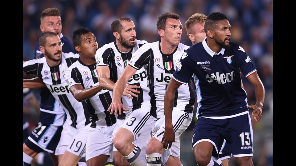&nbsp;I giocatori della Juventus&nbsp;(da sinistra a destra): Leonardo Bonucci, Alex Sandro, Giorgio Chiellini, Mario Mandzukic, Wallace (Afp)