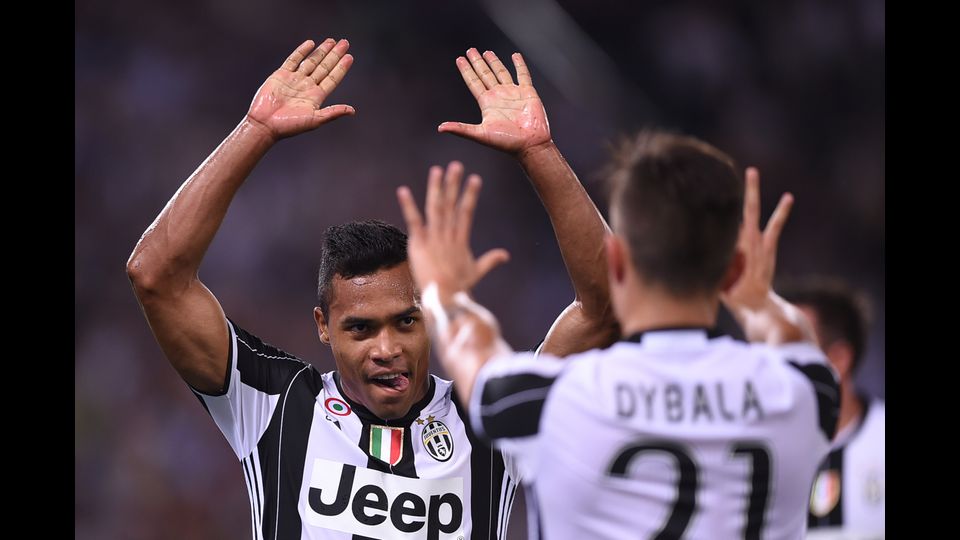 &nbsp;Alex Sandro e Paulo Dybala (Afp)