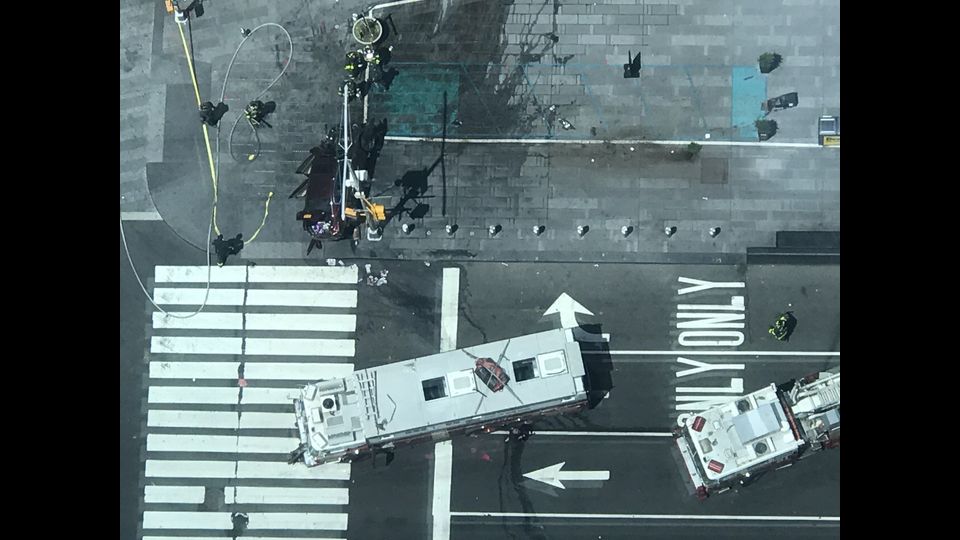 Auto piomba sulla folla: terrore a Times Square (Afp)&nbsp;