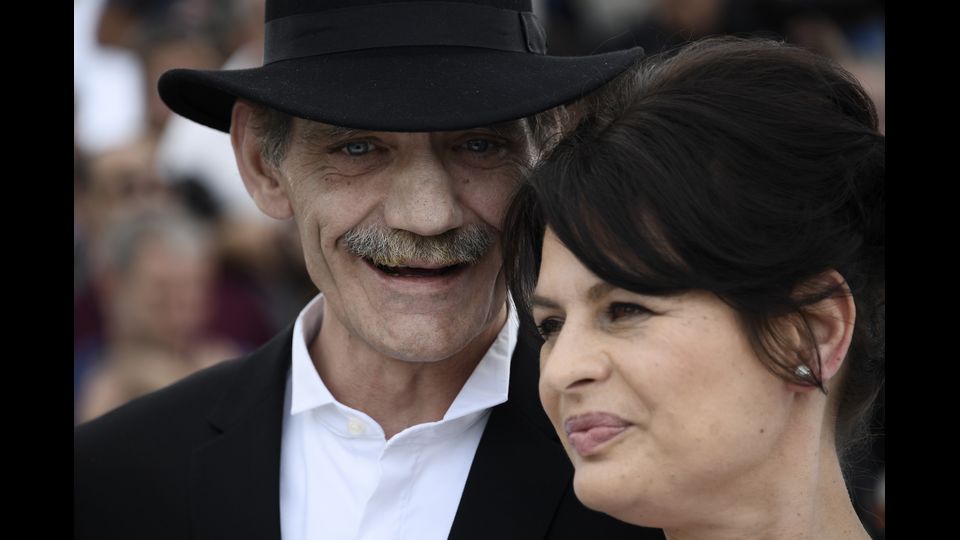 L'attore tedesco Meinhard Neumann e l'attrice Veneta Fragnova per il film 'Western'. 70esima edizione del Festival di Cannes a Cannes (Afp)