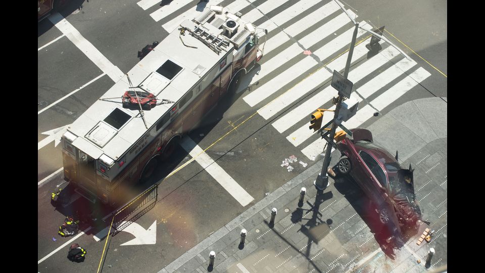 Auto piomba sulla folla: terrore a Times Square (Afp)&nbsp;